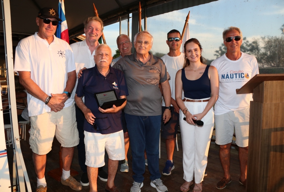 FEVERS homenageia Carlos Henrique De Lorenzi (Dedá)